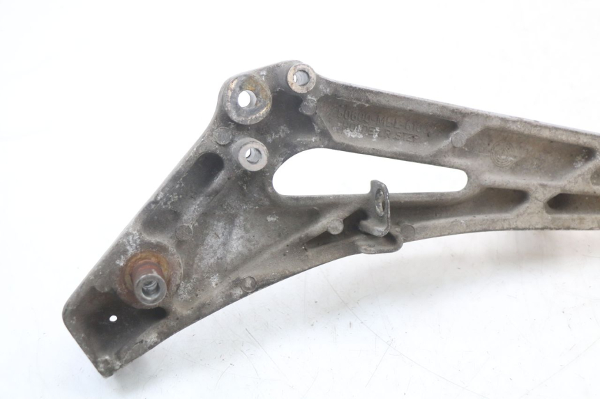 photo de RECHTE VORDERE FUßRASTENHALTERUNG HONDA NTV DEAUVILLE 650 (1998 - 2001) - Gesamtansicht des Produkts