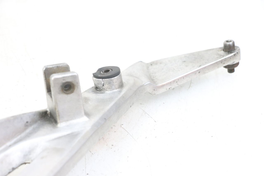 photo de RECHTE VORDERE FUßRASTENHALTERUNG HONDA NTV DEAUVILLE 650 (1998 - 2001) - Details der Befestigungspunkte