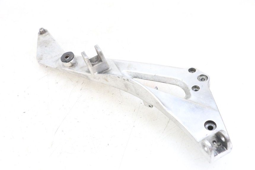 photo de RECHTE VORDERE FUßRASTENHALTERUNG HONDA NTV DEAUVILLE 650 (1998 - 2001) - Geprüftes Gebrauchtteil