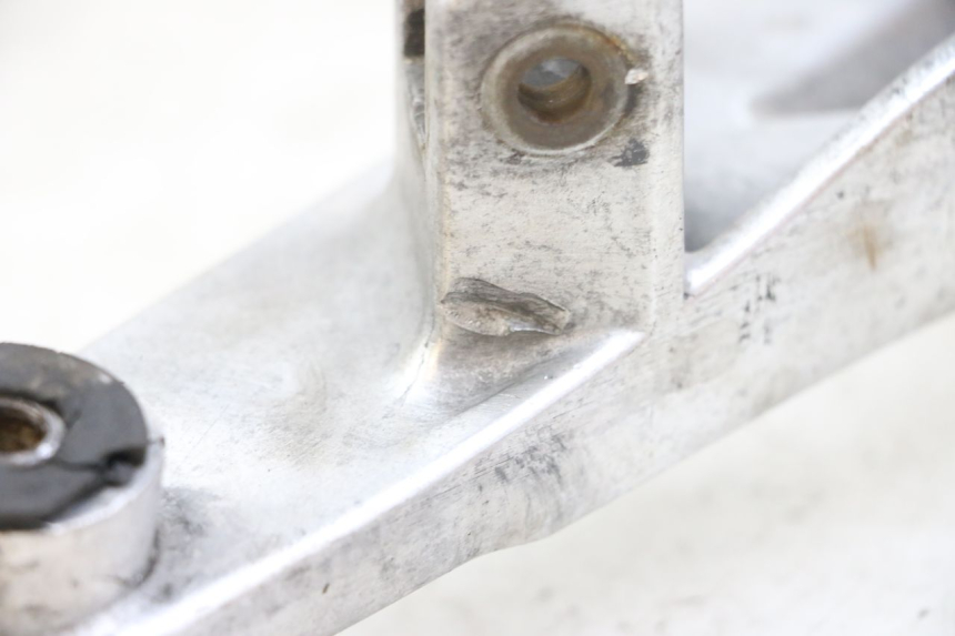 photo de RECHTE VORDERE FUßRASTENHALTERUNG HONDA NTV DEAUVILLE 650 (1998 - 2001) - Kennzeichnungen und Originalreferenzen