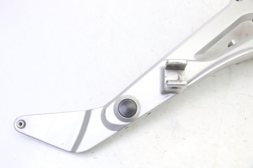 photo de FUSSRASTEN HALTEPLATTEN VORN RECHT HONDA NTV DEAUVILLE 650 (2001 - 2006) - Detailansicht des Bauteils