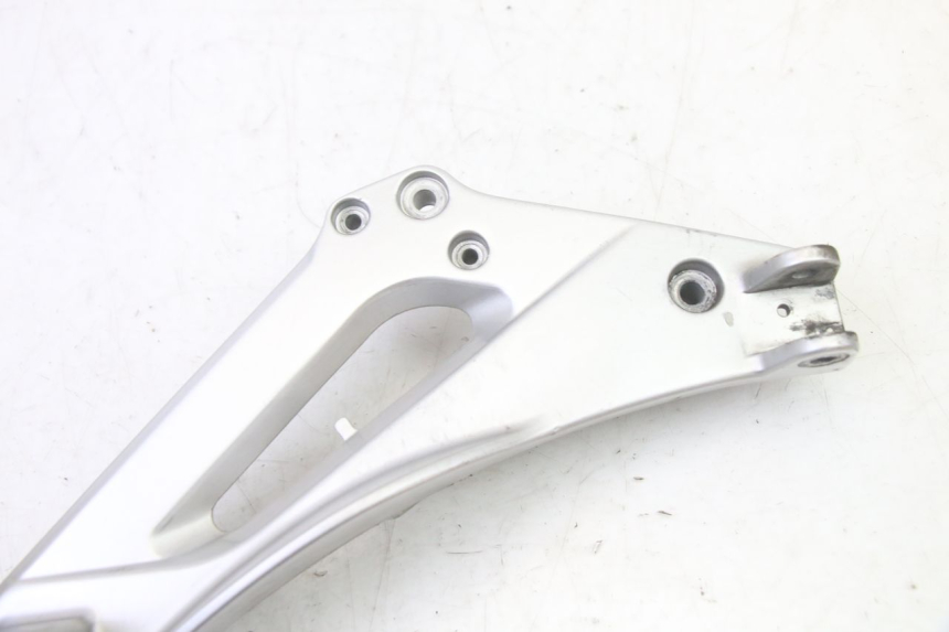 photo de FUSSRASTEN HALTEPLATTEN VORN RECHT HONDA NTV DEAUVILLE 650 (2001 - 2006) - Zoom auf Gebrauchszustand