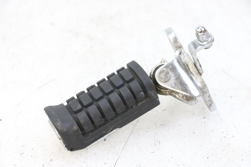 photo de FUSSRASTEN HALTEPLATTEN VORN RECHT REGAL RAPTOR RAXTER 2 125 (2007 - 2015) - Details der Befestigungspunkte