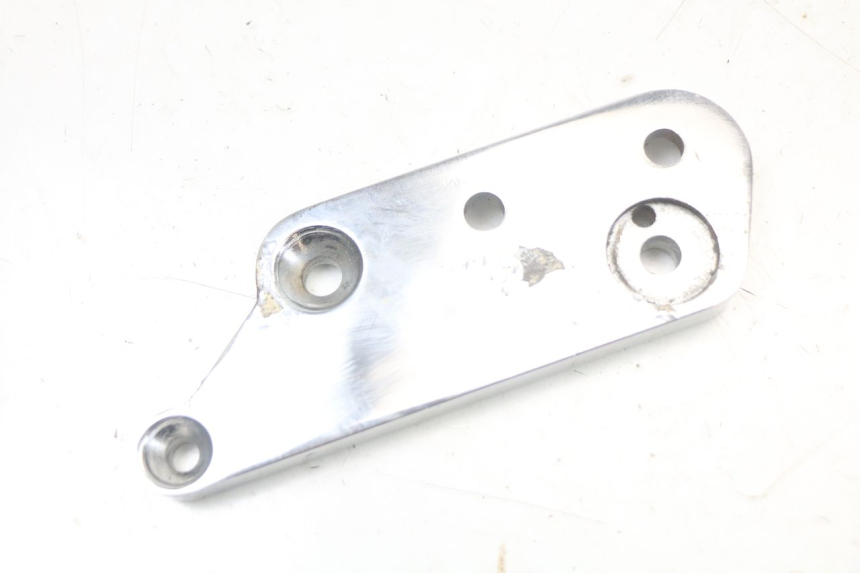 photo de FUSSRASTEN HALTEPLATTEN VORN RECHT REGAL RAPTOR SPYDER 125 (2010 - 2018) - Alternative Perspektive