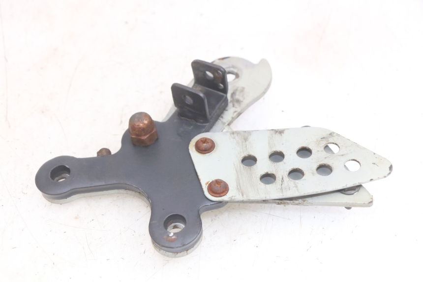 photo de RECHTE VORDERE FUßRASTENHALTERUNG YAMASAKI ROADSTER 50 (2013 - 2018) - Alternative Perspektive