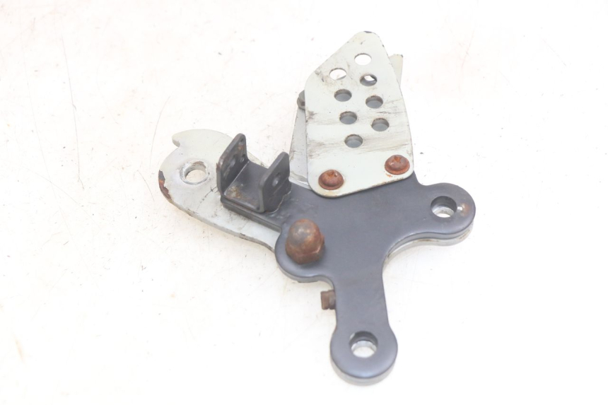 photo de RECHTE VORDERE FUßRASTENHALTERUNG YAMASAKI ROADSTER 50 (2013 - 2018) - Technische Nahaufnahme