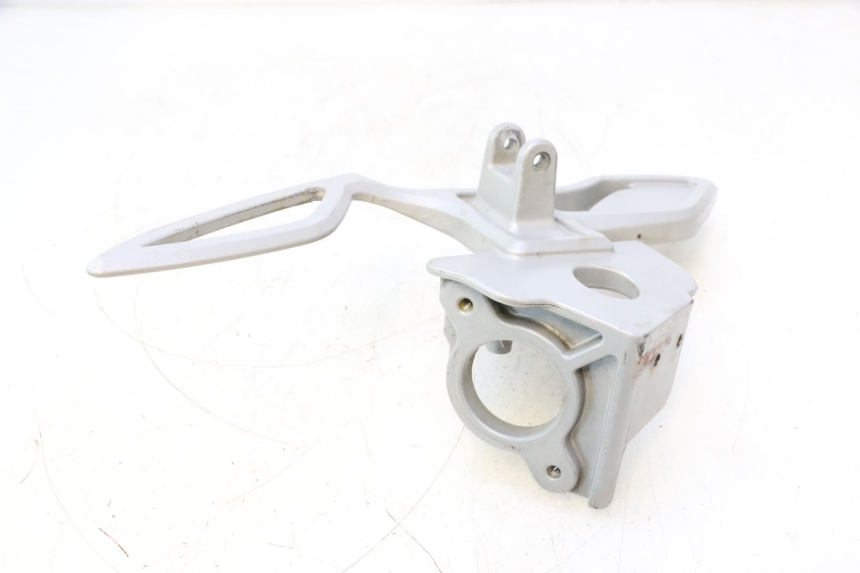 photo de FUSSRASTEN HALTEPLATTEN VORN RECHT CAN-AM SPYDER RS 1000 (2008 - 2012) - Weitere Ansicht des Artikels