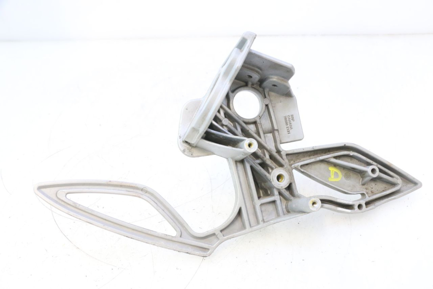 photo de FUSSRASTEN HALTEPLATTEN VORN RECHT CAN-AM SPYDER RS 1000 (2008 - 2012) - Geprüftes Gebrauchtteil