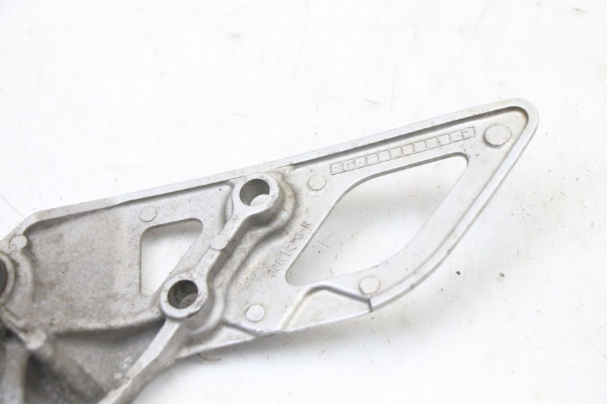 photo de FUSSRASTEN HALTEPLATTEN VORN RECHT SUZUKI GSX F GSXF 650 (2007 - 2015) - Details der Befestigungspunkte