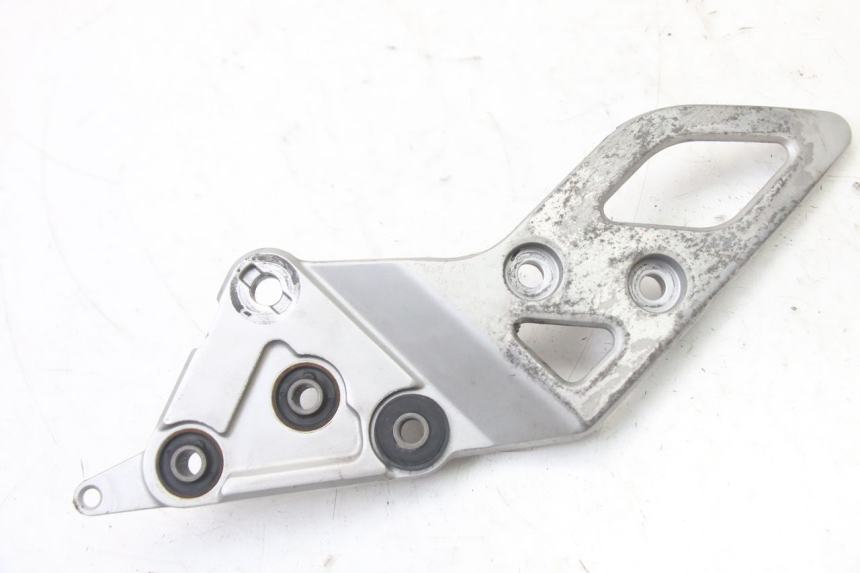 photo de FUSSRASTEN HALTEPLATTEN VORN RECHT SUZUKI GSX F GSXF 650 (2007 - 2015) - Alternative Perspektive