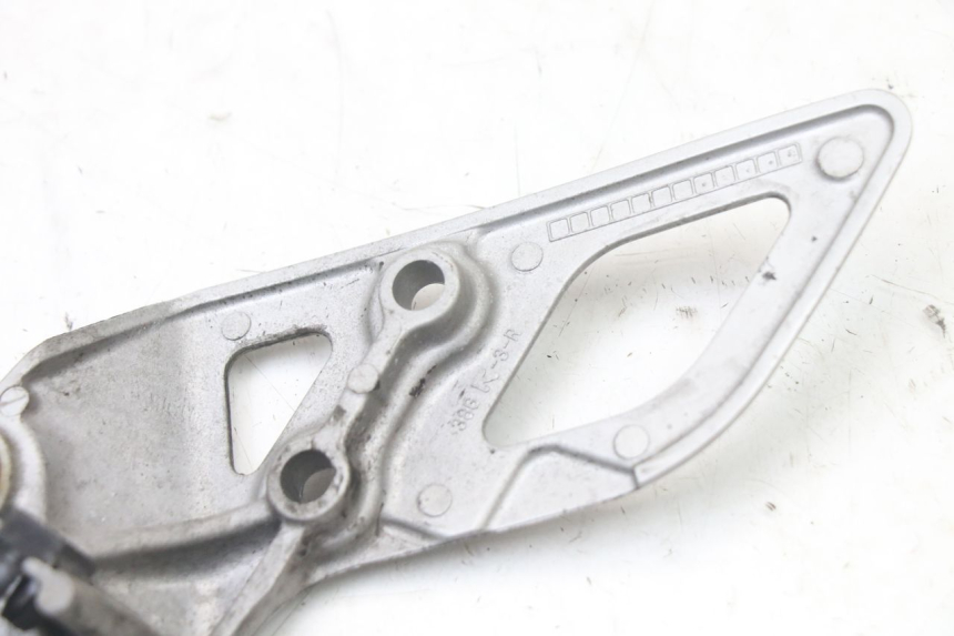 photo de FUSSRASTEN HALTEPLATTEN VORN RECHT SUZUKI GSX F GSXF 650 (2007 - 2015) - Details der Befestigungspunkte