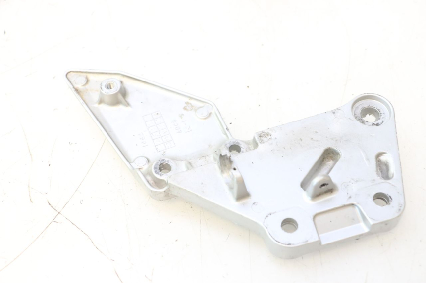 photo de FUSSRASTEN HALTEPLATTEN VORN RECHT SUZUKI SV S 650 (2003 - 2009) - Alternative Perspektive