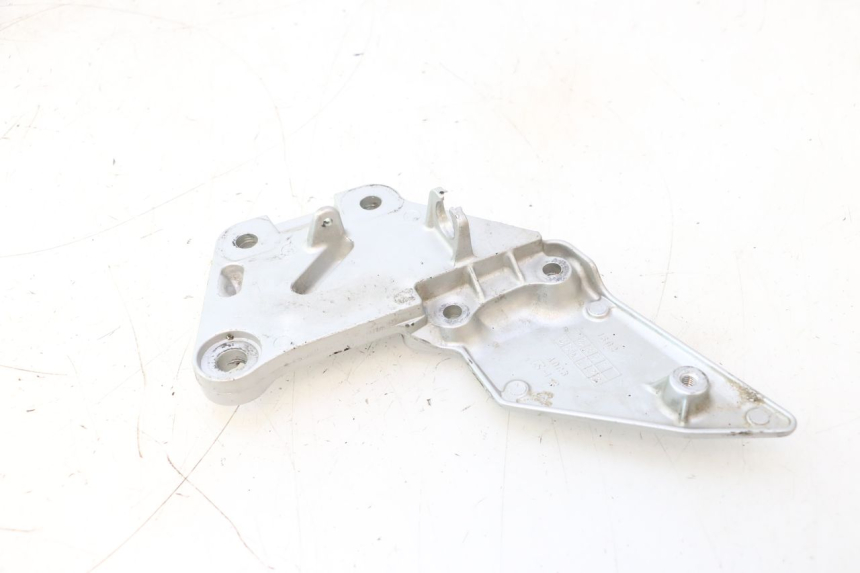 photo de FUSSRASTEN HALTEPLATTEN VORN RECHT SUZUKI SV S 650 (2003 - 2009) - Technische Nahaufnahme