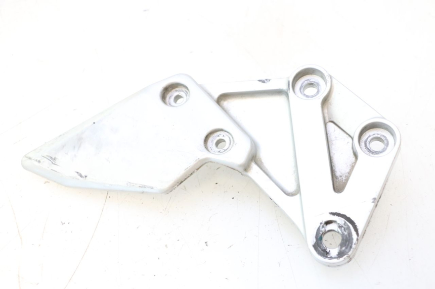 photo de FUSSRASTEN HALTEPLATTEN VORN RECHT SUZUKI SV S 650 (2003 - 2009) - Details der Befestigungspunkte