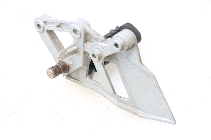 photo de FUSSRASTEN HALTEPLATTEN VORN RECHT DAELIM VJ ROADWIN 125 (2004 - 2007) - Technische Nahaufnahme