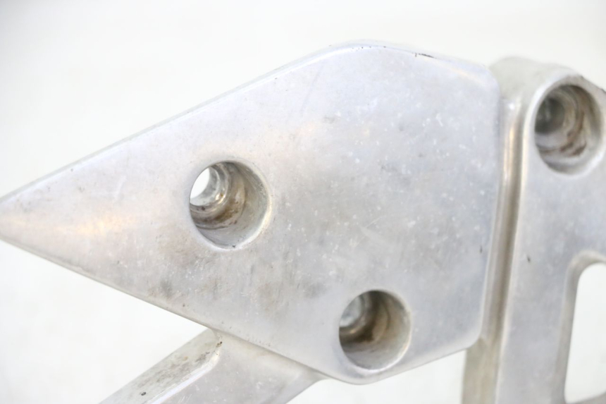 photo de FUSSRASTEN HALTEPLATTEN VORN RECHT YAMAHA XJN DIVERSION 600 (2000 - 2003) - Zoom auf Gebrauchszustand