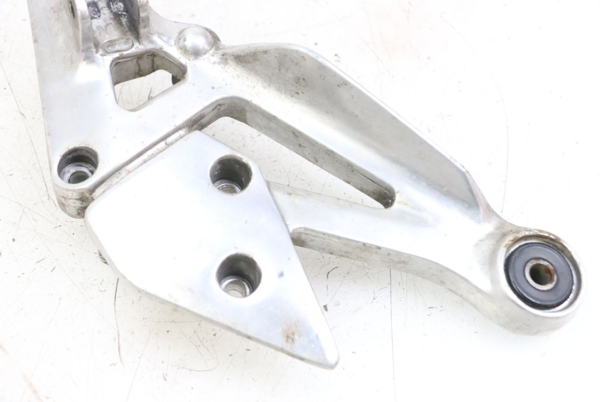 photo de FUSSRASTEN HALTEPLATTEN VORN RECHT YAMAHA XJS DIVERSION 600 (1997 - 1999) - Detailansicht des Bauteils