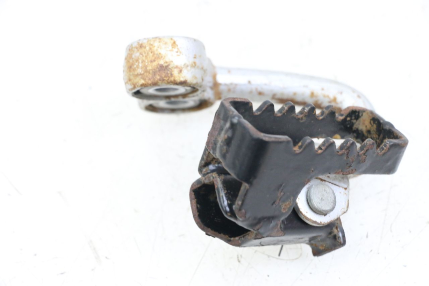 photo de Vorderes rechtes Fußrastenblech HYOSUNG XRX 125 (2000 - 2008) - Detailansicht des Bauteils