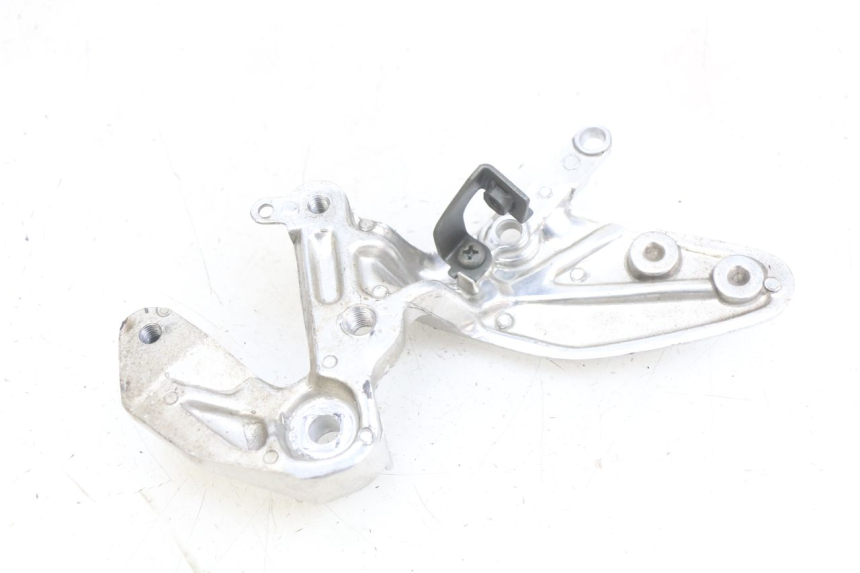 photo de RECHTE VORDERE FUßRASTENHALTERUNG YAMAHA YZF R THUNDERCAT 600 (1996 - 2003) - Zoom auf Gebrauchszustand