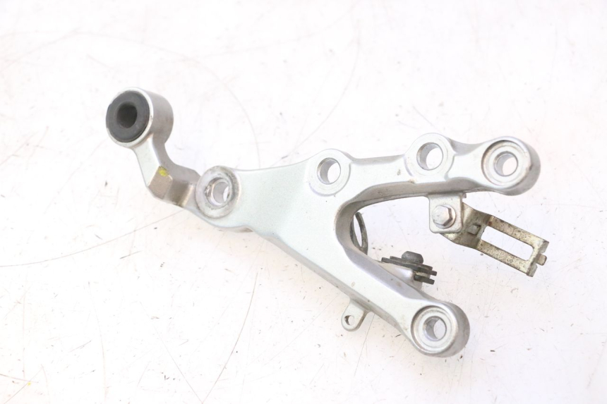 photo de FUSSRASTEN HALTEPLATTEN VORN RECHT YAMAHA YZF R6 600 (2008 - 2009) - Detailansicht des Bauteils