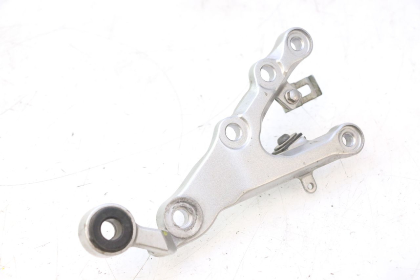 photo de FUSSRASTEN HALTEPLATTEN VORN RECHT YAMAHA YZF R6 600 (2008 - 2009) - Zoom auf Gebrauchszustand