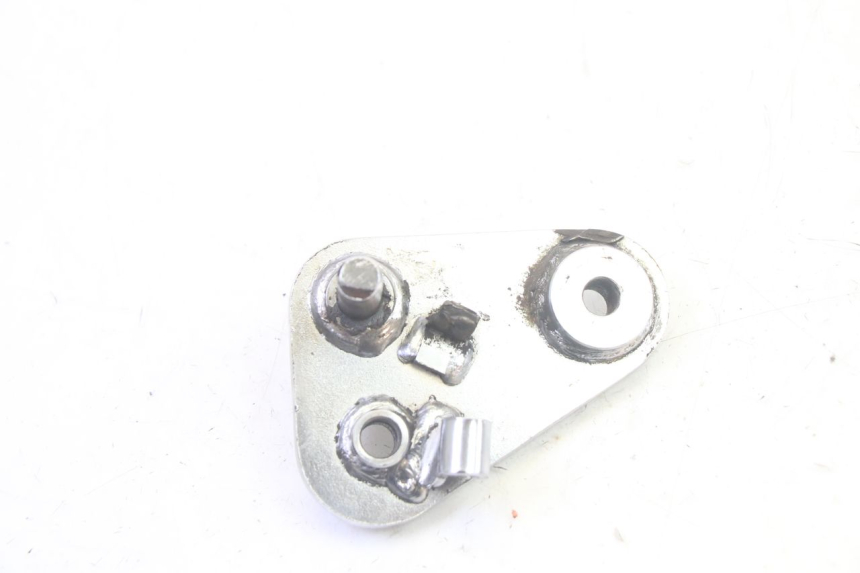 photo de FUSSRASTEN HALTEPLATTEN VORN RECHT KYMCO ZING 125 (1997 - 2003) - Zoom auf Gebrauchszustand