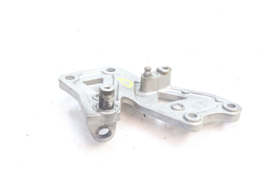 photo de FUSSRASTEN HALTEPLATTEN VORN RECHT KAWASAKI ZZR 600 (1995 - 2004) - Alternative Perspektive
