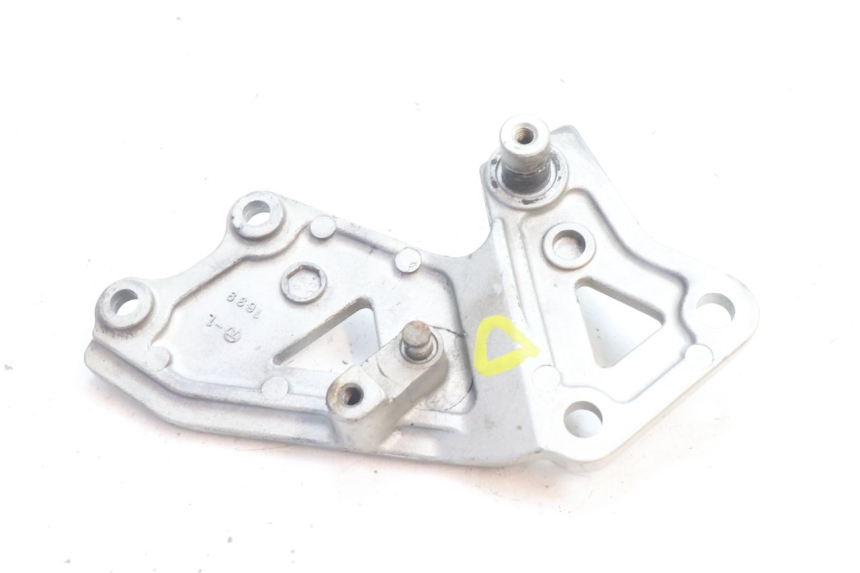 photo de FUSSRASTEN HALTEPLATTEN VORN RECHT KAWASAKI ZZR 600 (1995 - 2004) - Technische Nahaufnahme