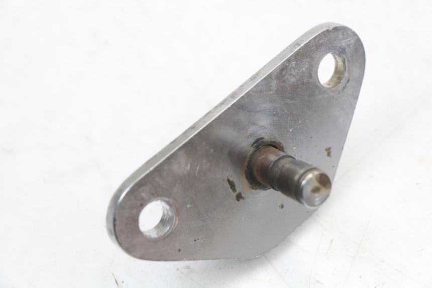 photo de FUSSRASTEN HALTEPLATTEN VORN LINKS HYOSUNG GV AQUILA 125 (2000 - 2009) - Zoom auf Gebrauchszustand