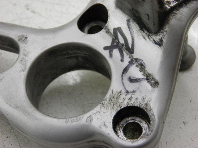 photo de FUSSRASTEN HALTEPLATTEN VORN LINKS BMW R RS 1150 (2001 - 2005) - Zoom auf Gebrauchszustand