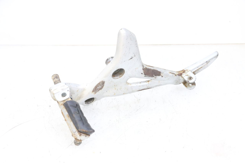 photo de FUSSRASTEN HALTEPLATTEN VORN LINKS MAG POWER BOMBERS 4T 50 (2016 - 2026) - Detailansicht des Bauteils