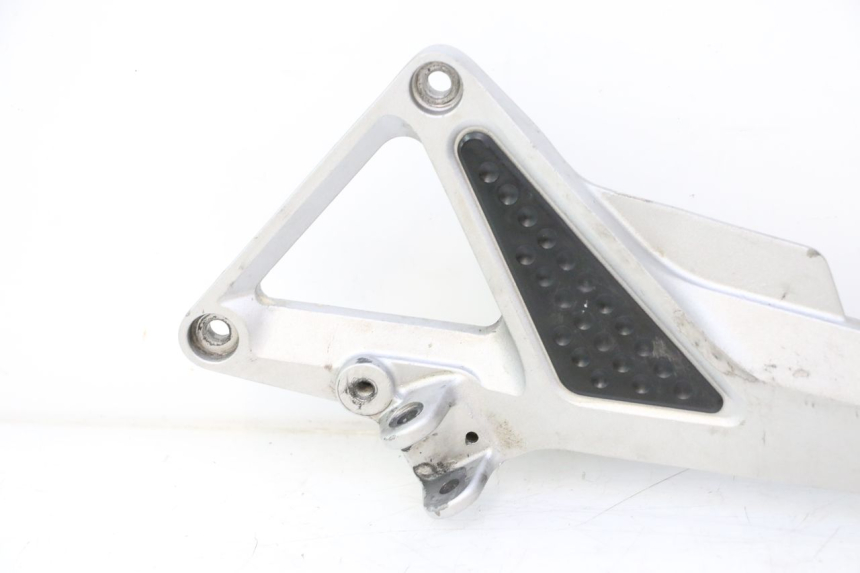 photo de FUSSRASTEN HALTEPLATTEN VORN LINKS HONDA CB F HORNET 600 (2005 - 2006) - Oberflächenzustand und Material