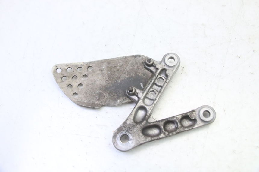 photo de LINKE VORDERE FUßRASTENHALTERUNG HONDA CBR RR FIREBLADE 900 (1992 - 1994) - Zoom auf Gebrauchszustand