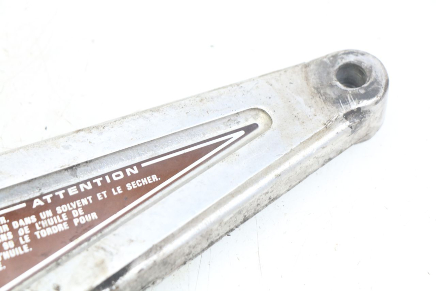 photo de LINKE VORDERE FUßRASTENHALTERUNG HONDA CM 125 (1983 - 2003) - Zoom auf Gebrauchszustand