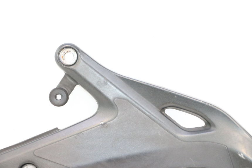 photo de FUSSRASTEN HALTEPLATTEN VORN LINKS KAWASAKI ER-6 ER6 F ABS 650 (2012 - 2016) - Oberflächenzustand und Material