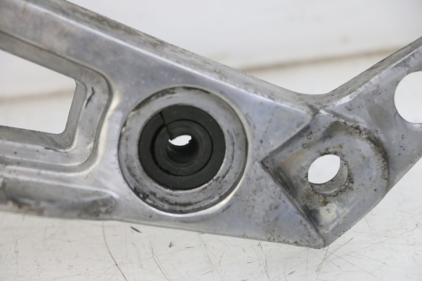 photo de FUSSRASTEN HALTEPLATTEN VORN LINKS YAMAHA FJ 36Y 1100 (1984 - 1985) - Charakteristische Merkmale