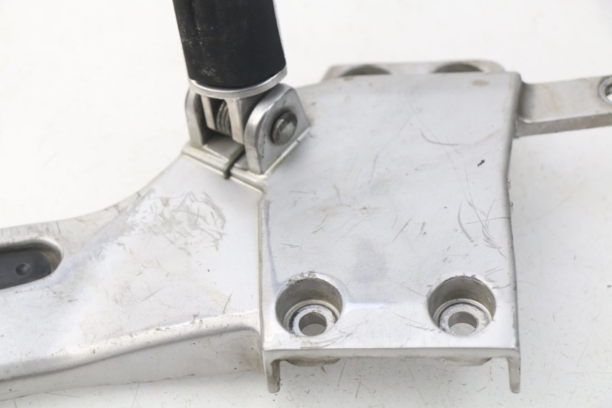 photo de LINKE VORDERE FUßRASTENHALTERUNG YAMAHA FJR ABS 1300 (2006 - 2012) - Zoom auf Gebrauchszustand