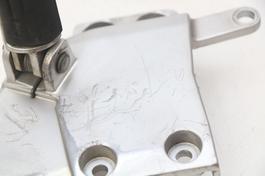 photo de LINKE VORDERE FUßRASTENHALTERUNG YAMAHA FJR ABS 1300 (2006 - 2012) - Zoom auf Gebrauchszustand