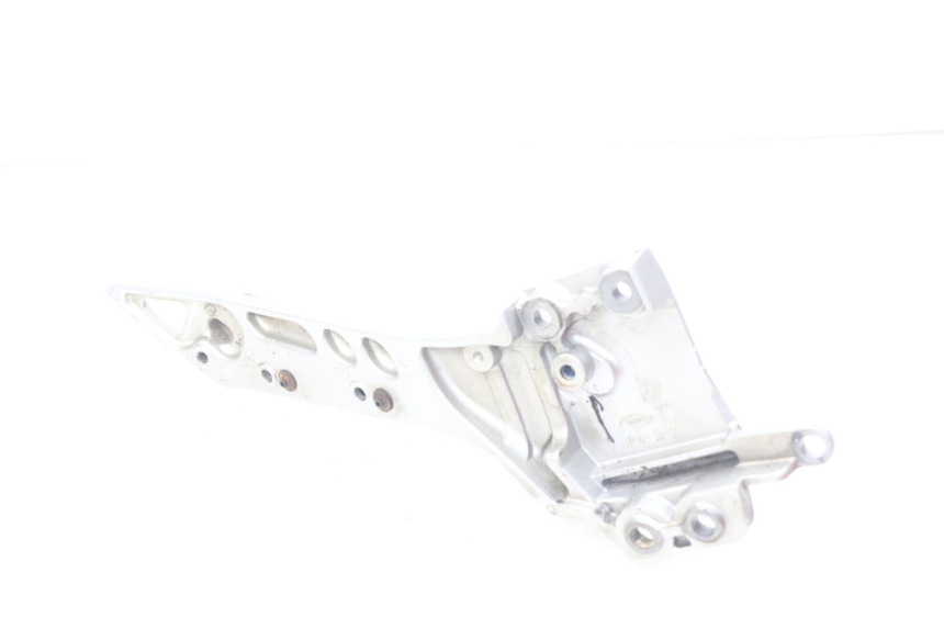 photo de LINKE VORDERE FUßRASTENHALTERUNG YAMAHA FJR ABS 1300 (2006 - 2012) - Details der Befestigungspunkte