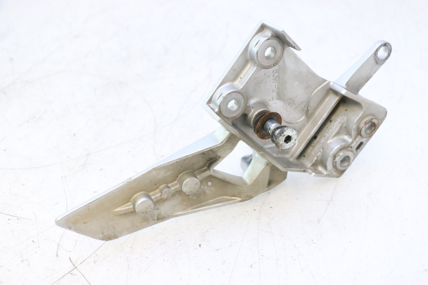 photo de FUSSRASTEN HALTEPLATTEN VORN LINKS YAMAHA FJR 1300 (2001 - 2005) - Alternative Perspektive