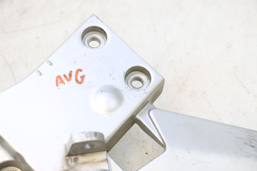 photo de FUSSRASTEN HALTEPLATTEN VORN LINKS YAMAHA FJR 1300 (2001 - 2005) - Details der Befestigungspunkte