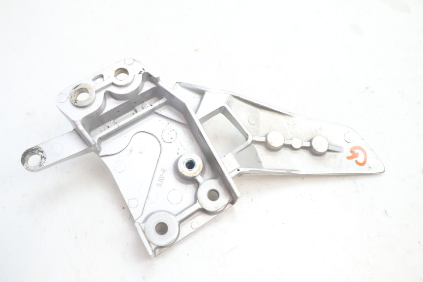 photo de FUSSRASTEN HALTEPLATTEN VORN LINKS YAMAHA FJR 1300 (2001 - 2005) - Technische Nahaufnahme