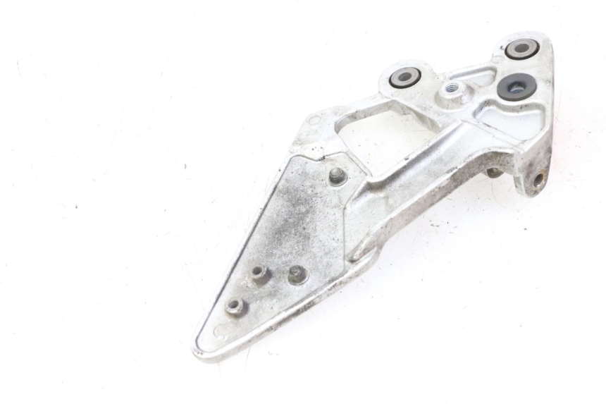 photo de FUSSRASTEN HALTEPLATTEN VORN LINKS YAMAHA FZ6 FAZER S2 600 (2007 - 2011) - Zoom auf Gebrauchszustand