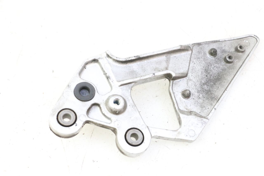 photo de FUSSRASTEN HALTEPLATTEN VORN LINKS YAMAHA FZ6 FAZER S2 600 (2007 - 2011) - Alternative Perspektive