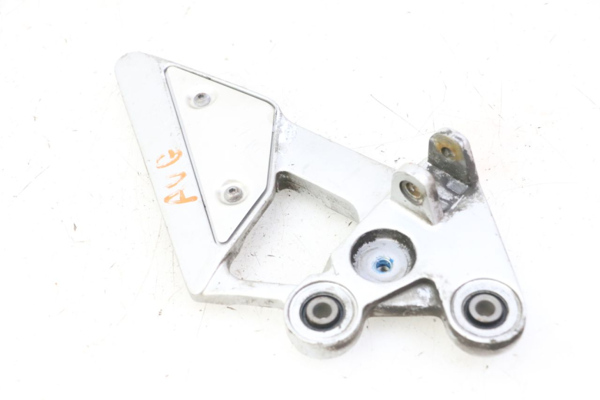 photo de FUSSRASTEN HALTEPLATTEN VORN LINKS YAMAHA FZ6 FAZER S2 600 (2007 - 2011) - Technische Nahaufnahme