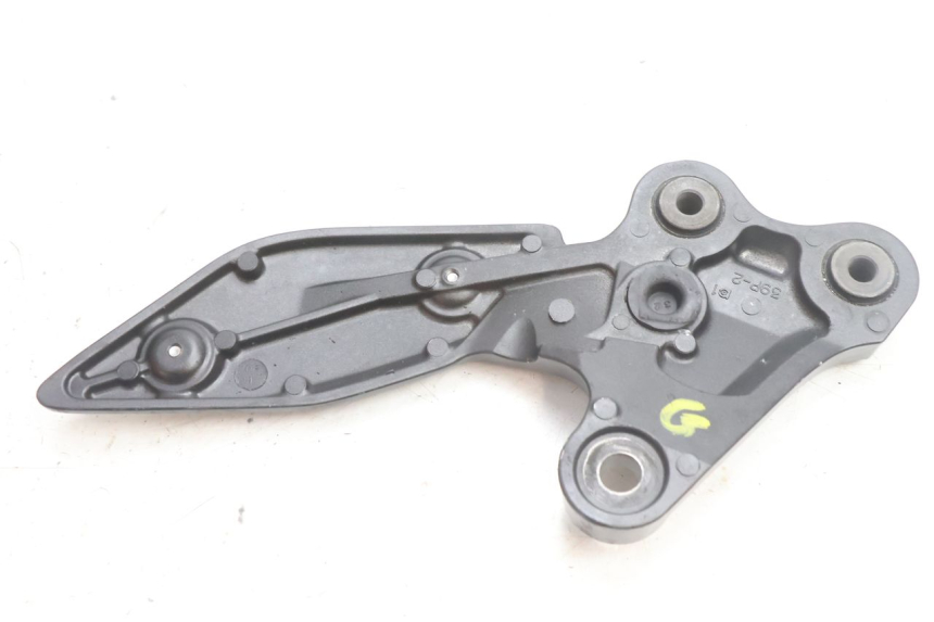 photo de FUSSRASTEN HALTEPLATTEN VORN LINKS YAMAHA FZ8 800 (2010 - 2016) - Details der Befestigungspunkte