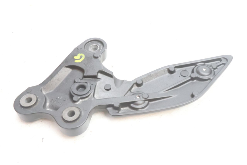 photo de FUSSRASTEN HALTEPLATTEN VORN LINKS YAMAHA FZ8 800 (2010 - 2016) - Oberflächenzustand und Material