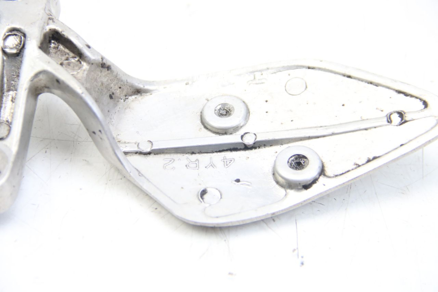 photo de LINKE VORDERE FUßRASTENHALTERUNG YAMAHA FZS FAZER 600 (2001 - 2003) - Detailansicht des Bauteils