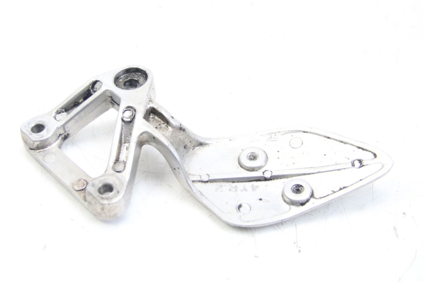 photo de LINKE VORDERE FUßRASTENHALTERUNG YAMAHA FZS FAZER 600 (2001 - 2003) - Zoom auf Gebrauchszustand