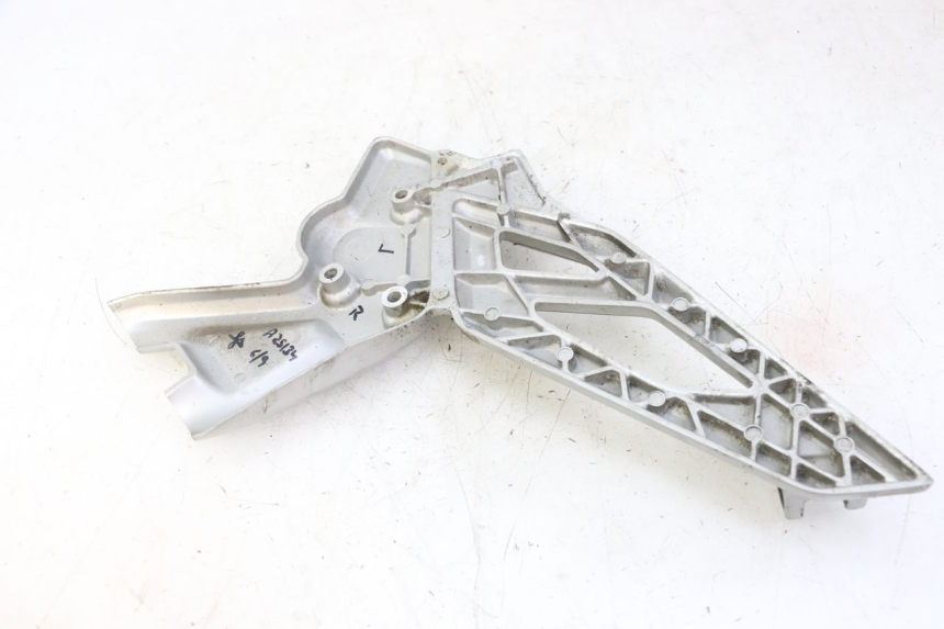 photo de FUSSRASTEN HALTEPLATTEN VORN LINKS BMW G310 R 310 (2016 - 2020) - Zoom auf Gebrauchszustand